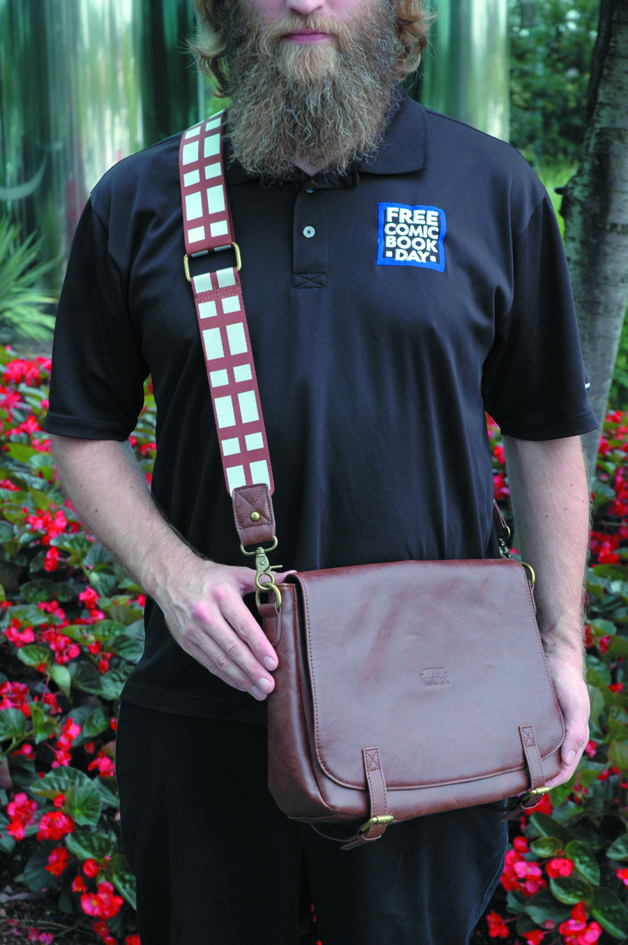 SEP122028 STAR WARS CHEWBACCA REPLICA MESSENGER BAG Previews World