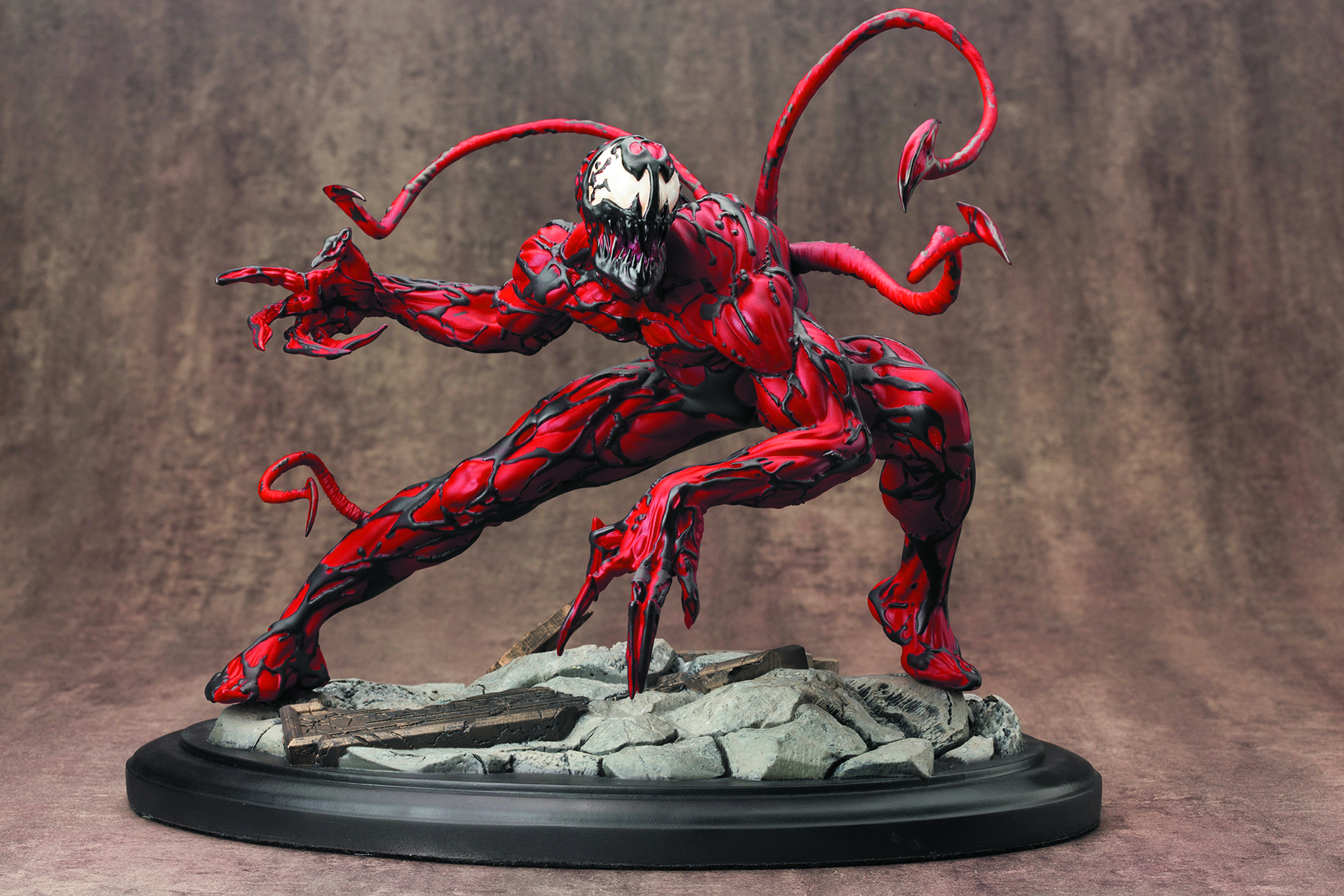 NOV142339 - MAXIMUM CARNAGE FINE ART STATUE - Previews World