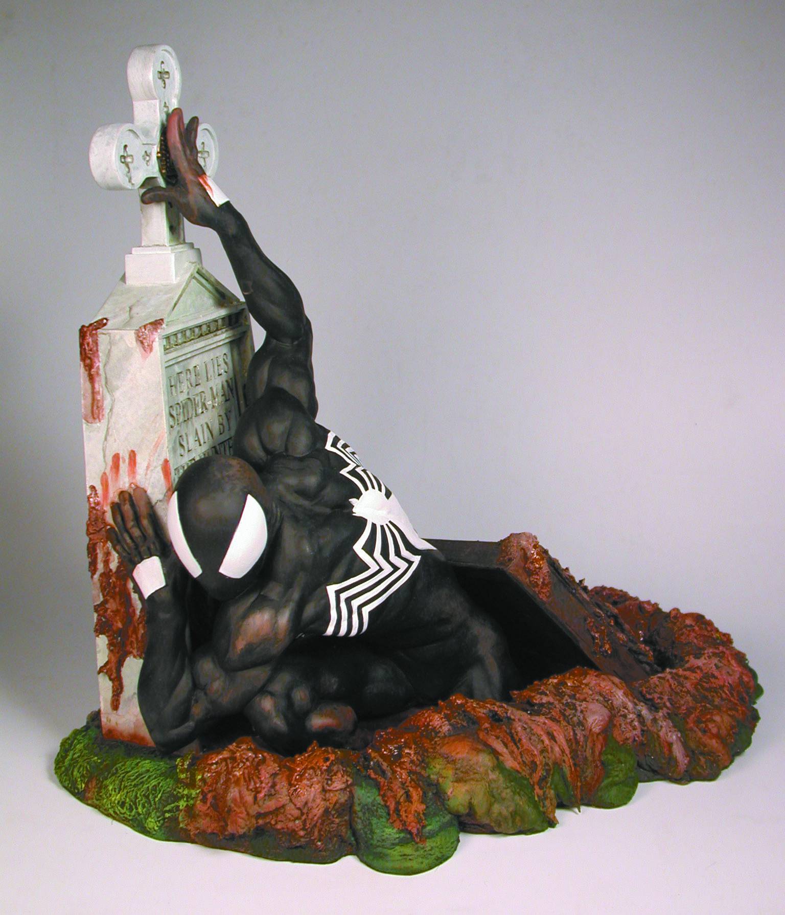 MAY032203 - DF SPIDER-MAN KRAVEN FINAL HUNT STATUE - Previews World