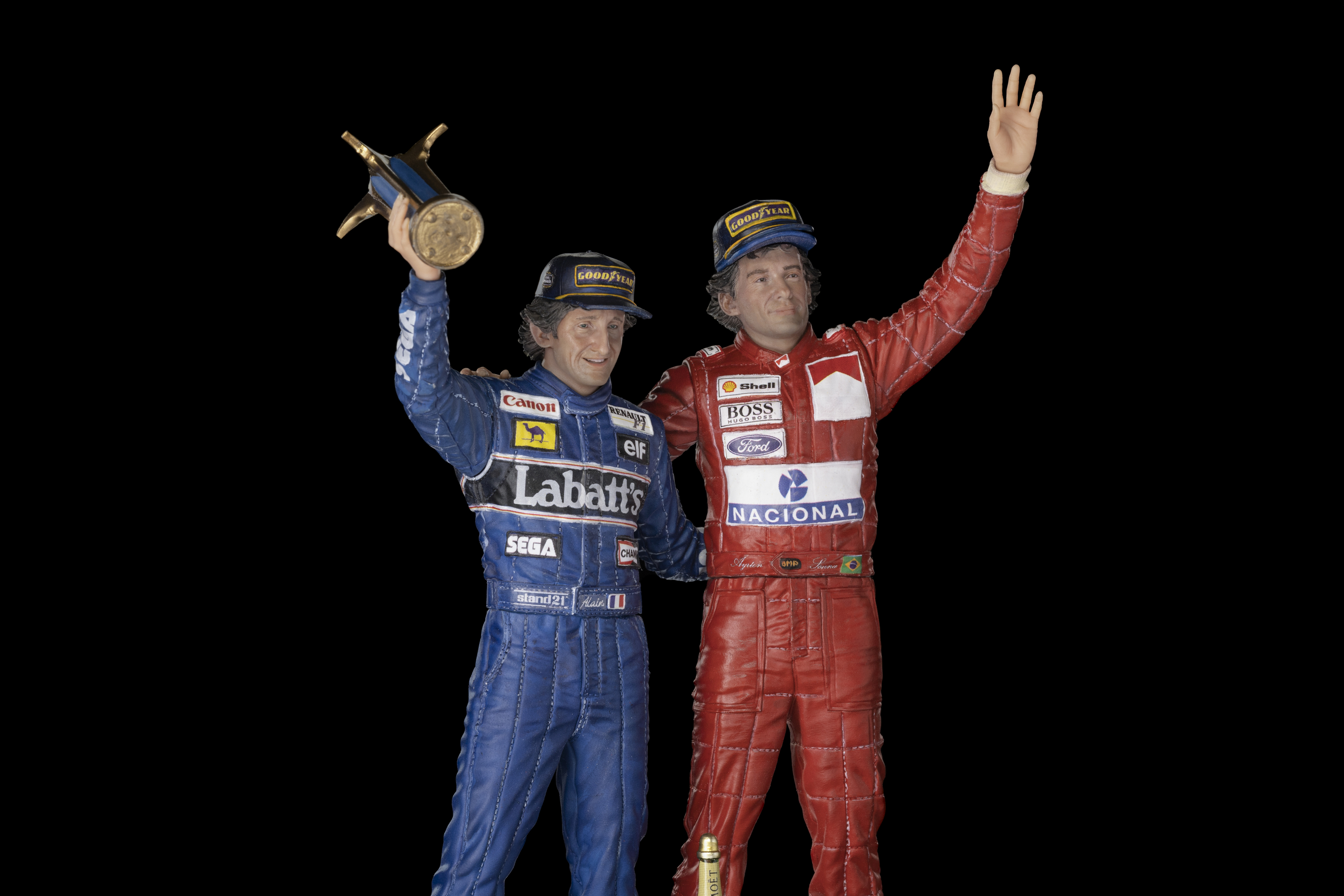 JUN229163 - F1 AYRTON SENNA THE LAST PODIUM DLX ART SCALE 1
