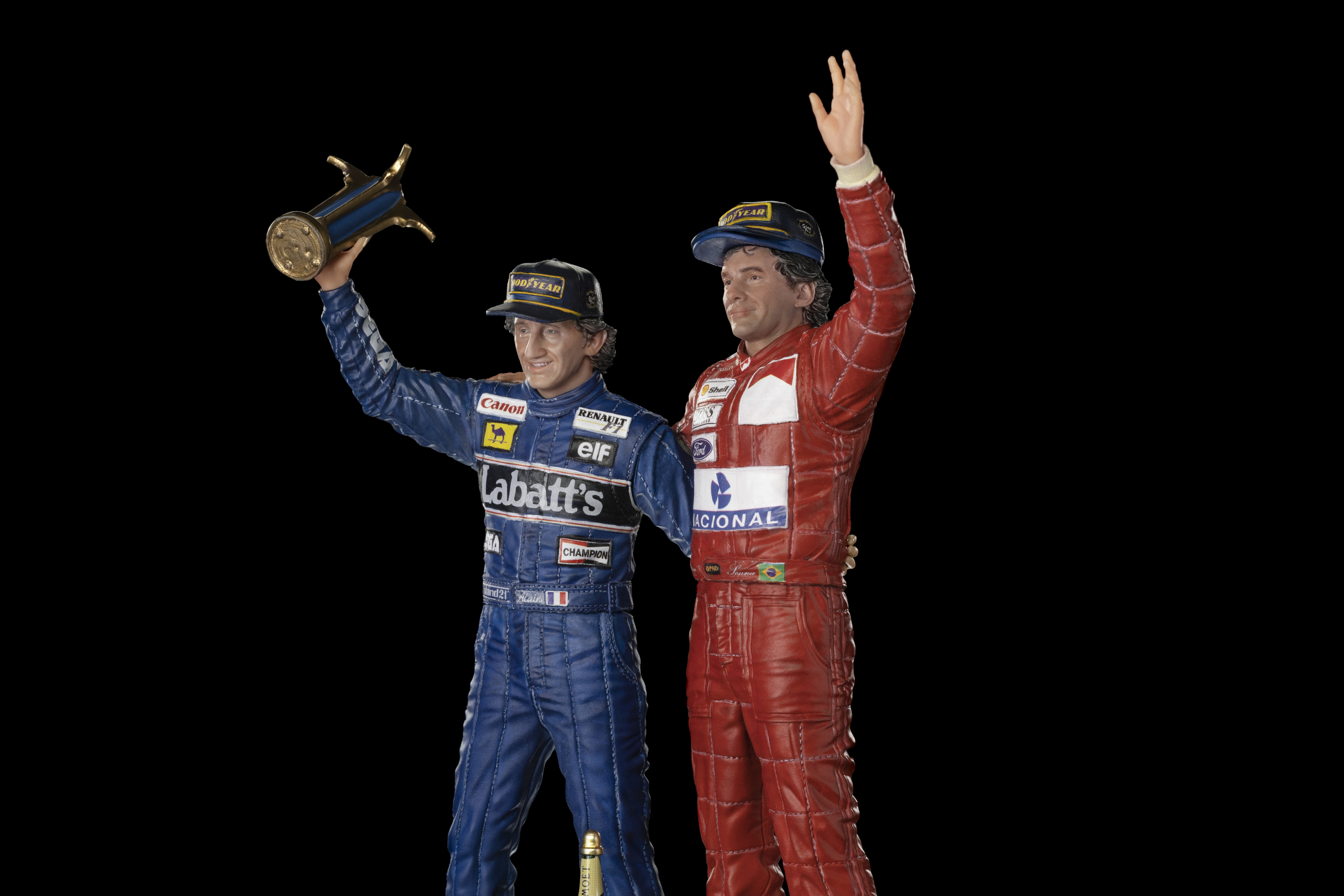 JUN229163 - F1 AYRTON SENNA THE LAST PODIUM DLX ART SCALE 1