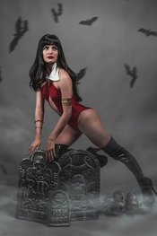 VENGEANCE OF VAMPIRELLA #8 20 COPY TITAN COSPLAY INCV