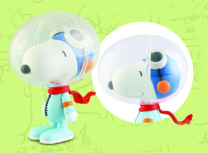 FEB088131 - PEANUTS ASTRONAUT SNOOPY VCD - Previews World