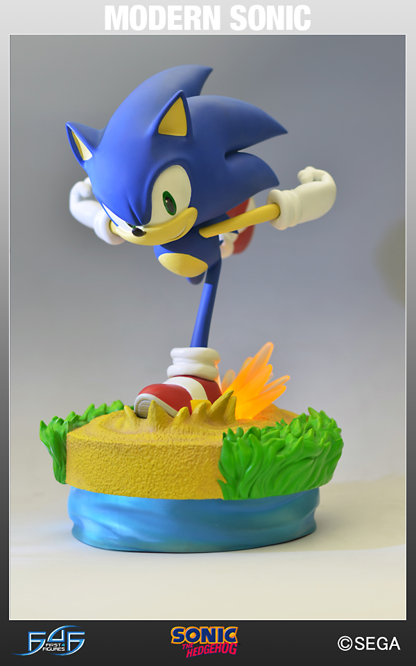 JUL152450 - SONIC MODERN SUPER SONIC STATUE - Previews World