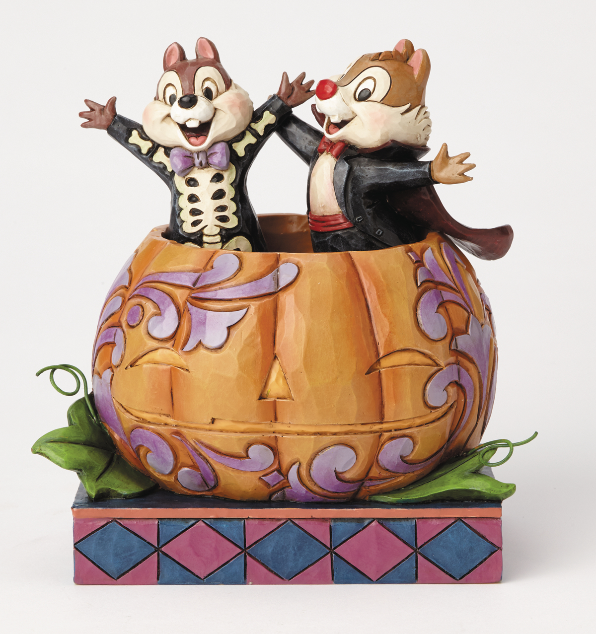 may172604-disney-traditions-chip-dale-in-pumpkin-fig-previews-world