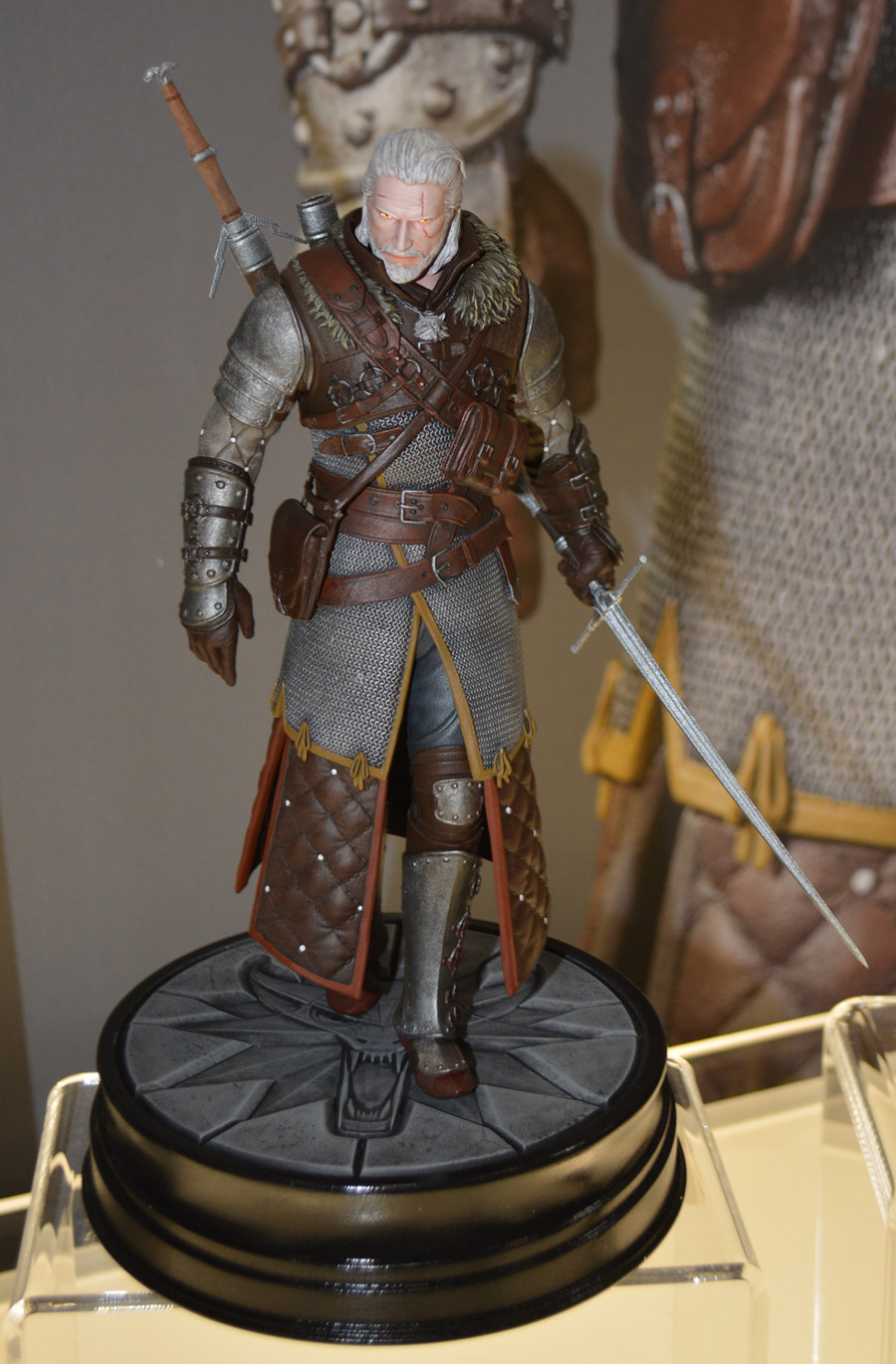 the witcher 3 dark horse statues