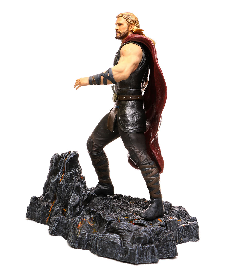 Ragnarok Marvel Gallery Thor 10-Inch PVC Figure Statue Thor 
